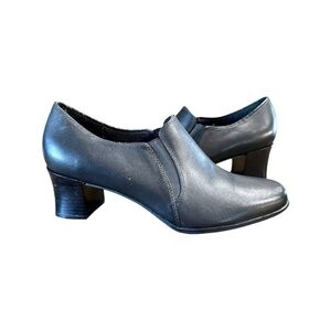 LIZ BAKER, NWOT, WOMENS BLACK LEATHER HEELS. 2 1/4” CHUNKY HEEL. SIZE 9M